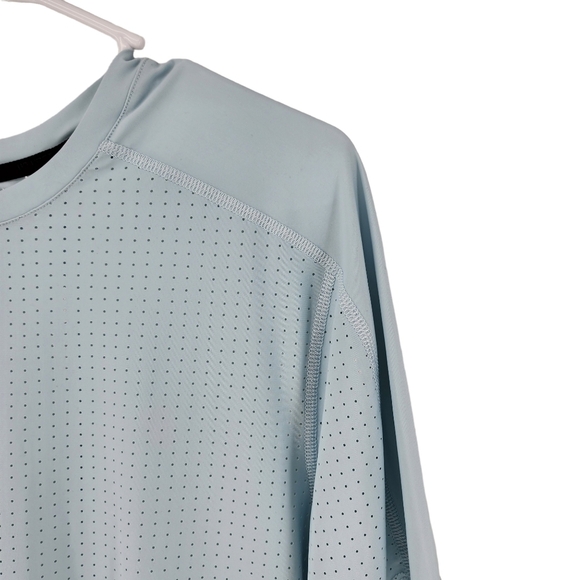 VRST Men's Light Sky Enthusiast Running Tee - Picture 3 of 7